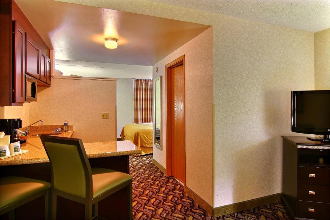 Quality Inn & Suites Mansfield Exterior foto
